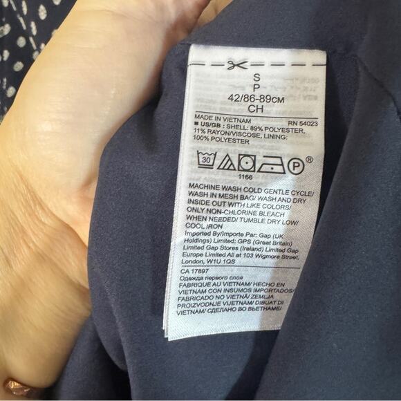 Banana Republic blouse with embroidered polka dots - Picture 5 of 7